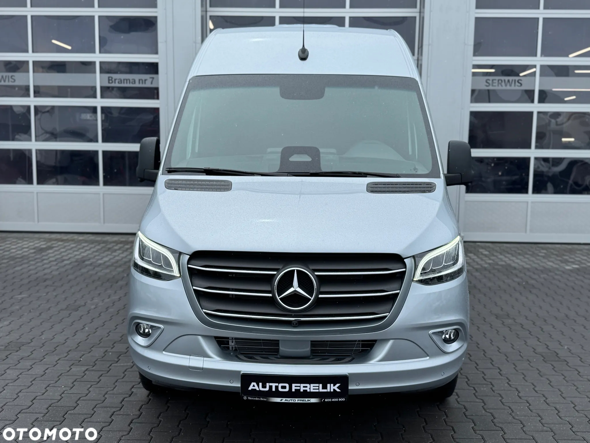 Mercedes-Benz Sprinter - 2