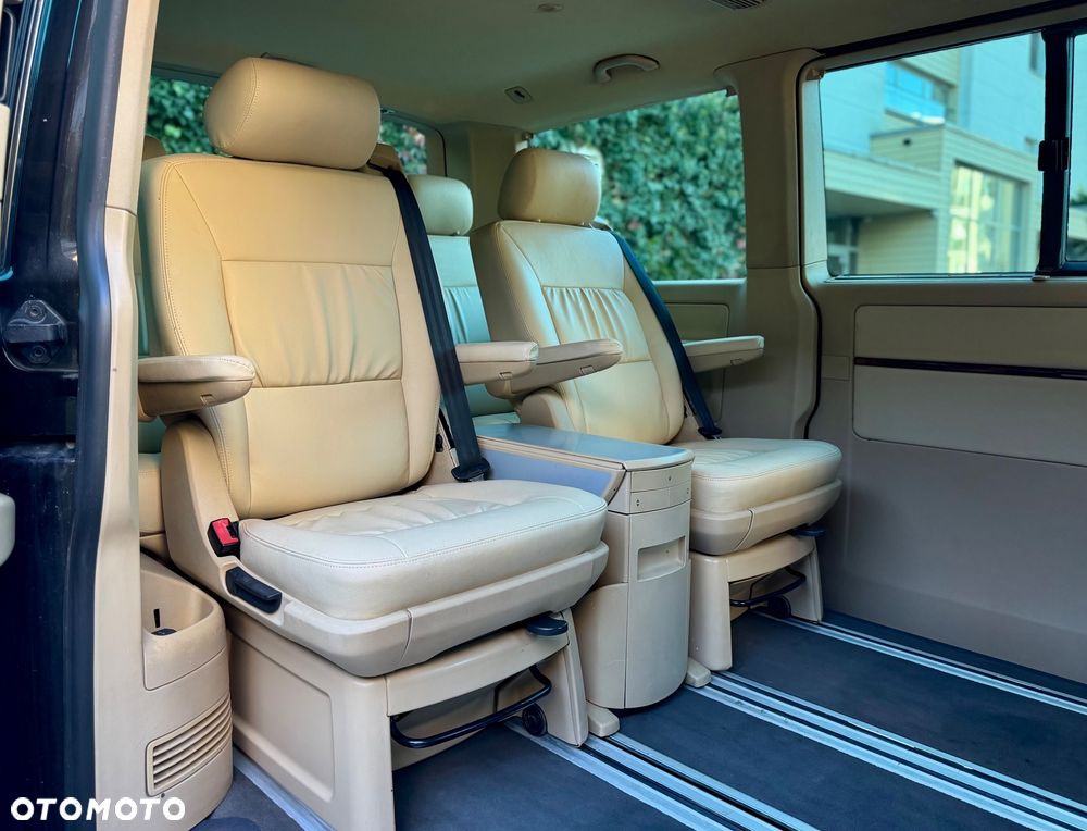 Volkswagen Multivan - 34