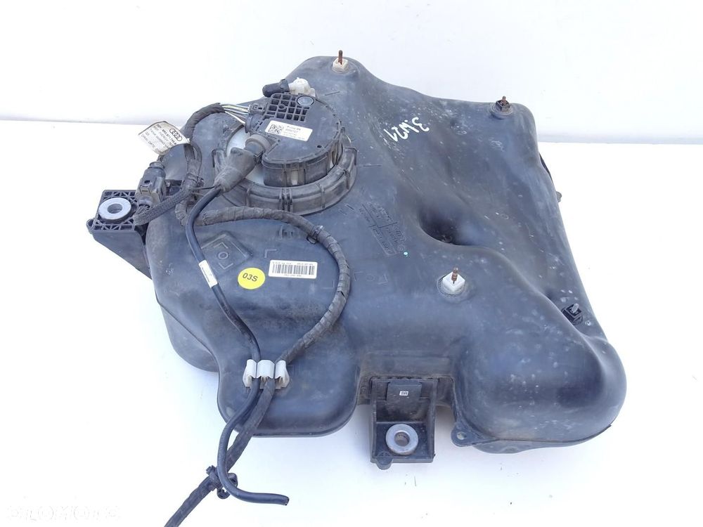 ZBIORNIK PŁYNU ADBLUE POMPKA 8R0131877 2.0 TDI AUDI Q5 8R - 4