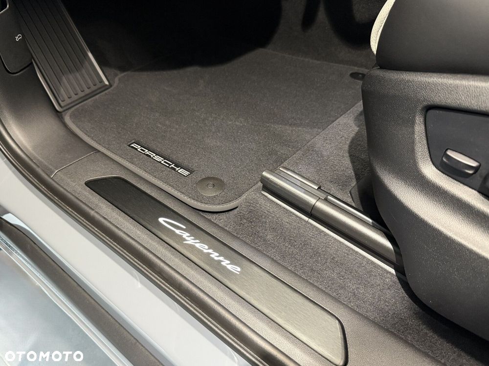 Porsche Cayenne - 19