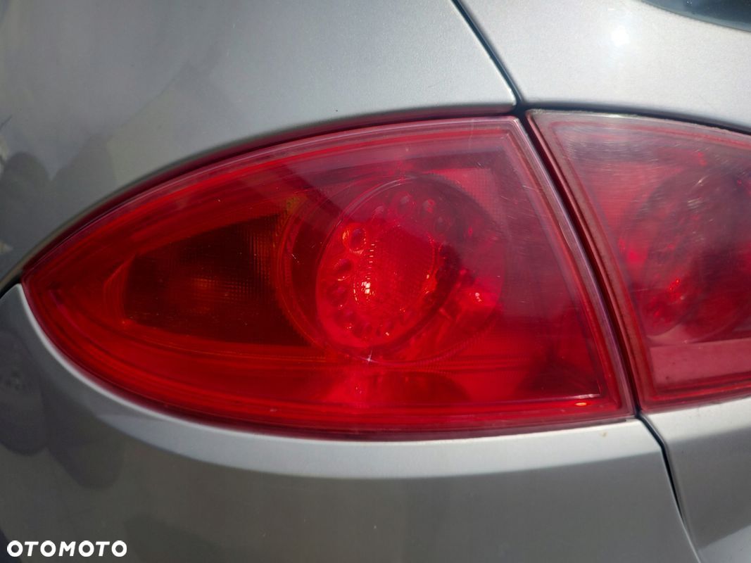 SEAT LEON II LAMPA TYŁ W BŁOTNIK PRAWA LEWA - 1