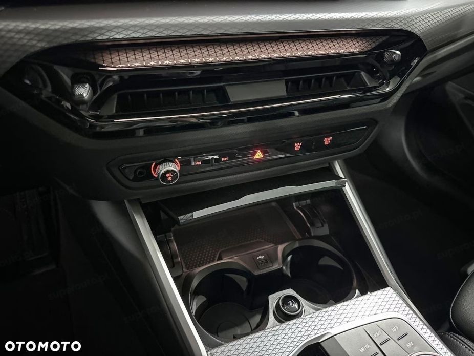 BMW Seria 3 318i M Sport - 12