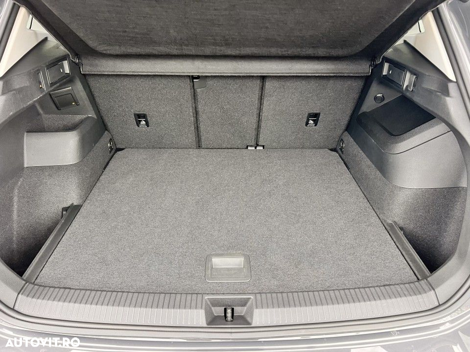 Volkswagen Tiguan - 32