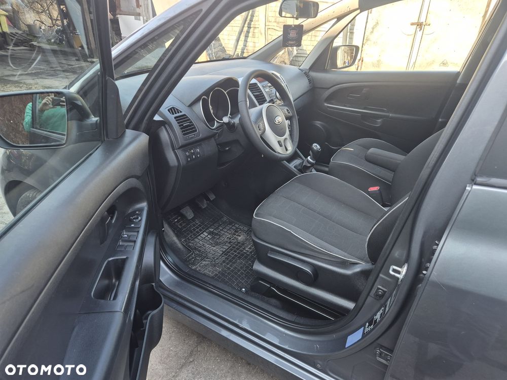 Kia Venga - 5