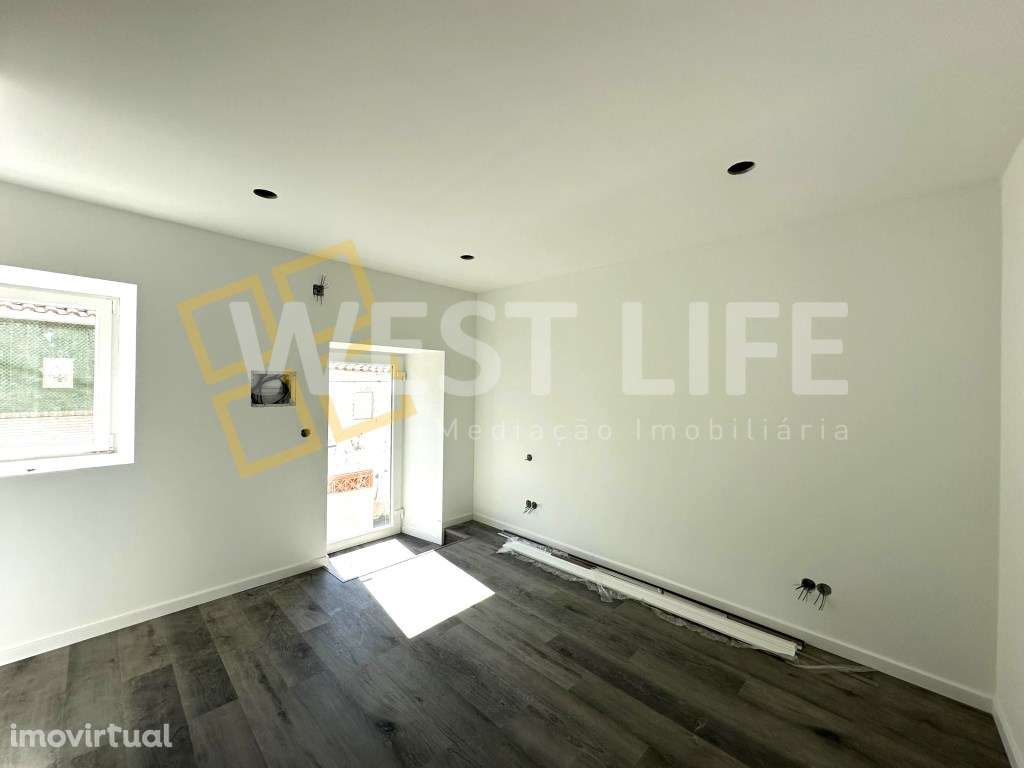 Moradia T3 Totalmente RENOVADA, com SUITE, agradável espaço exterio... - Grande imagem: 2/22