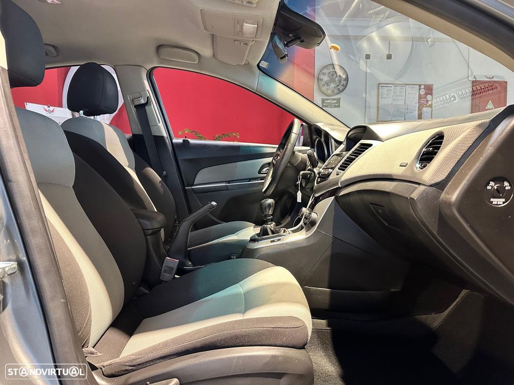 Chevrolet Cruze 1.6 LS - 10