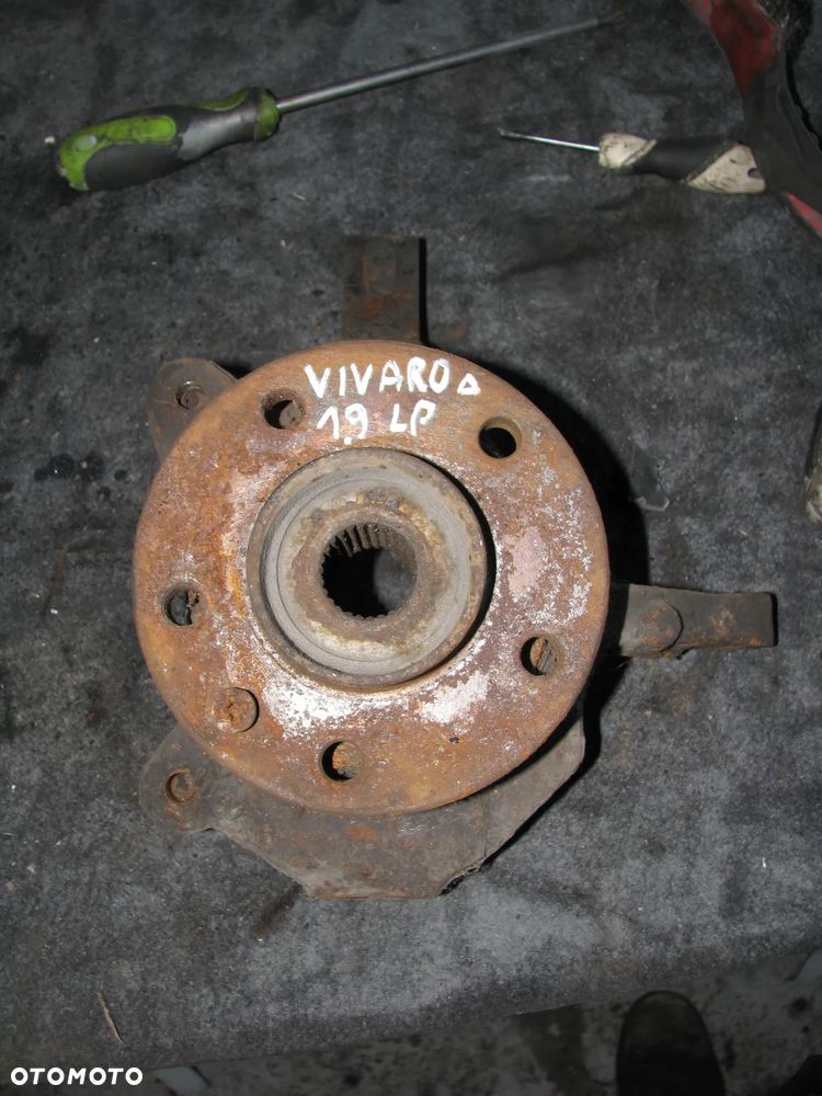 PIASTA ZWROTNICA LEWY PRZÓD OPEL VIVARO A 1.9 CDTI - 1