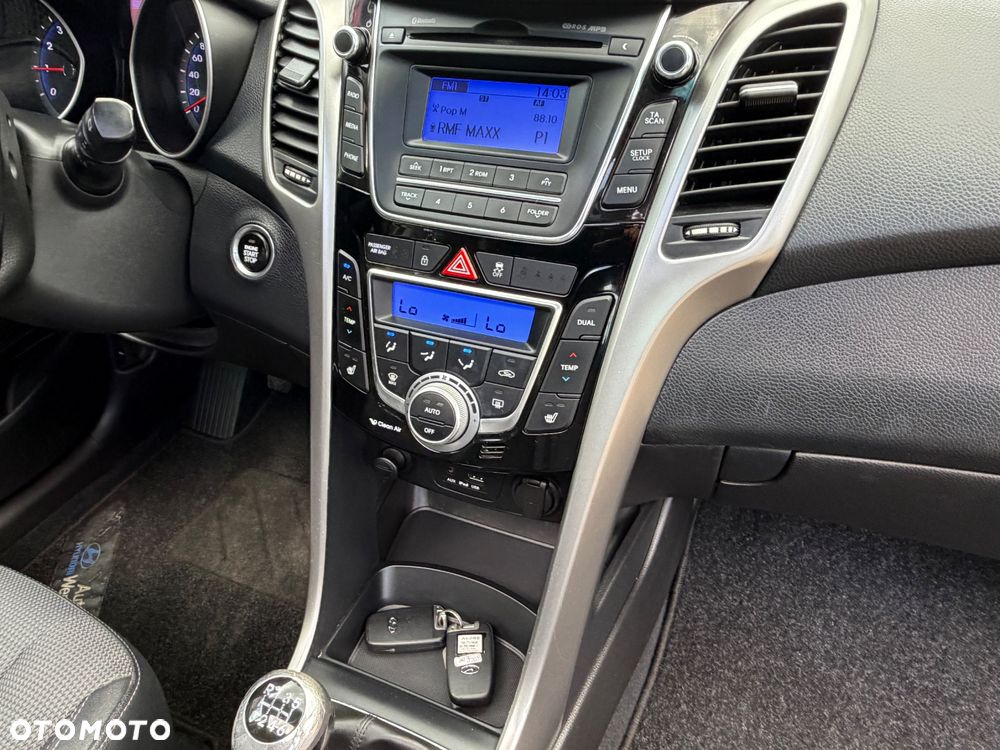 Hyundai i30 blue 1.6 GDI Passion - 10