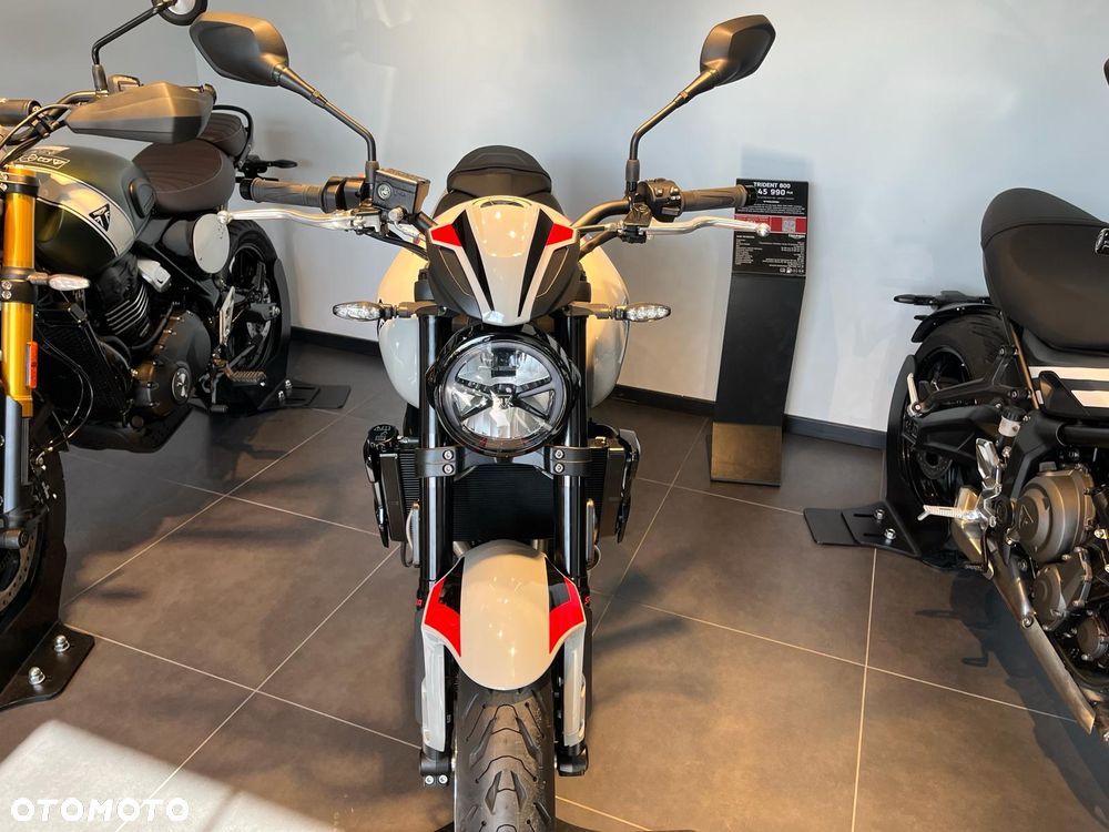 Triumph Trident - 32