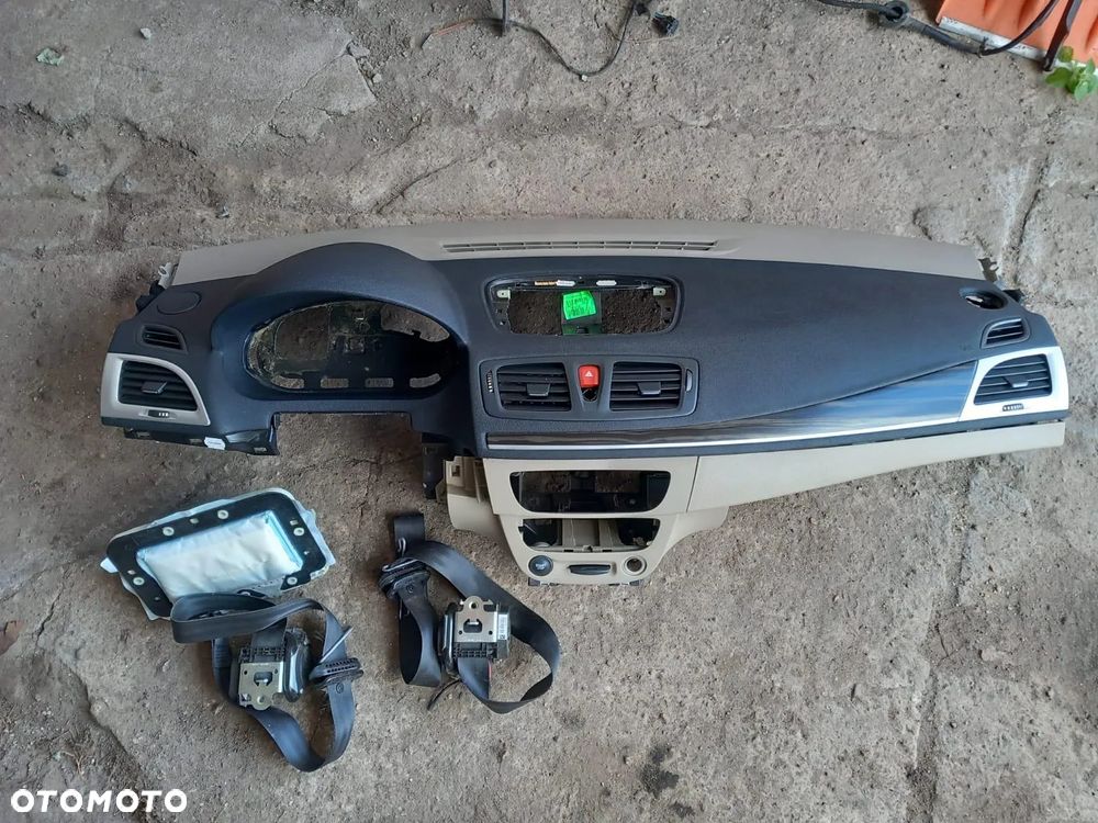 DESKA KONSOLA AIRBAG PASY RENAULT MEGANE III - 1