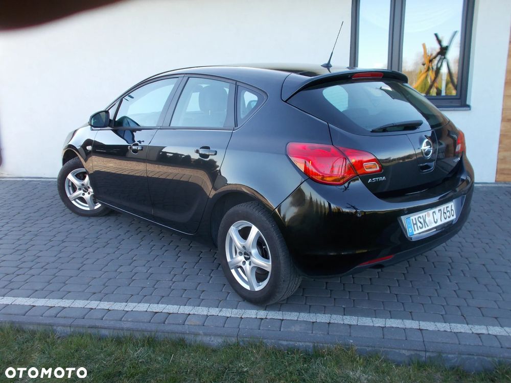 Opel Astra IV 1.4 T Cosmo - 3