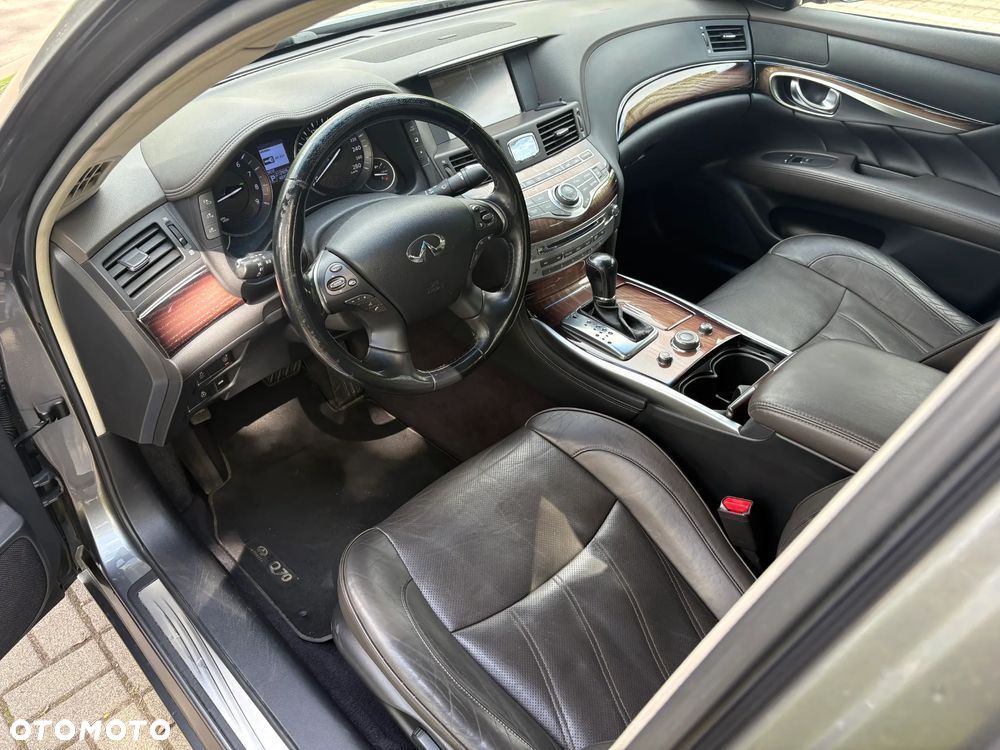 Infiniti Q70 Hybrid GT Premium - 24