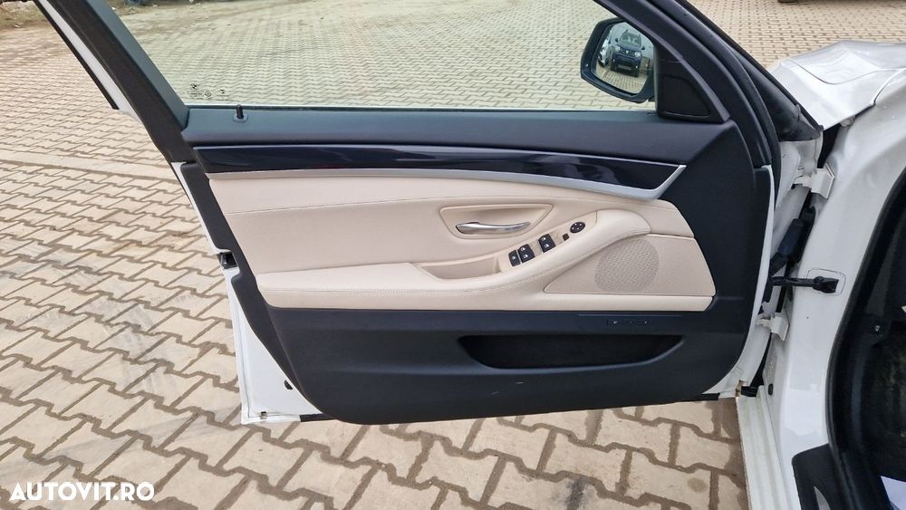 BMW Seria 5 520d AT - 11