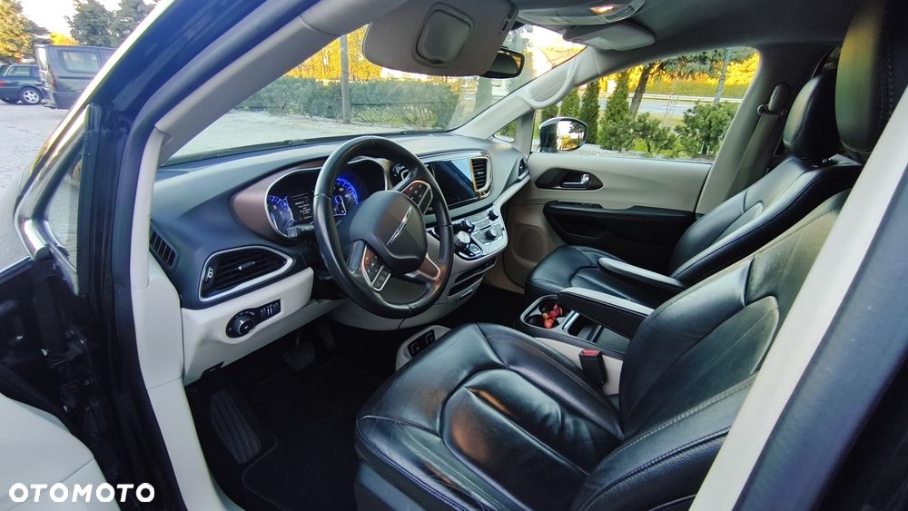 Chrysler Pacifica - 6