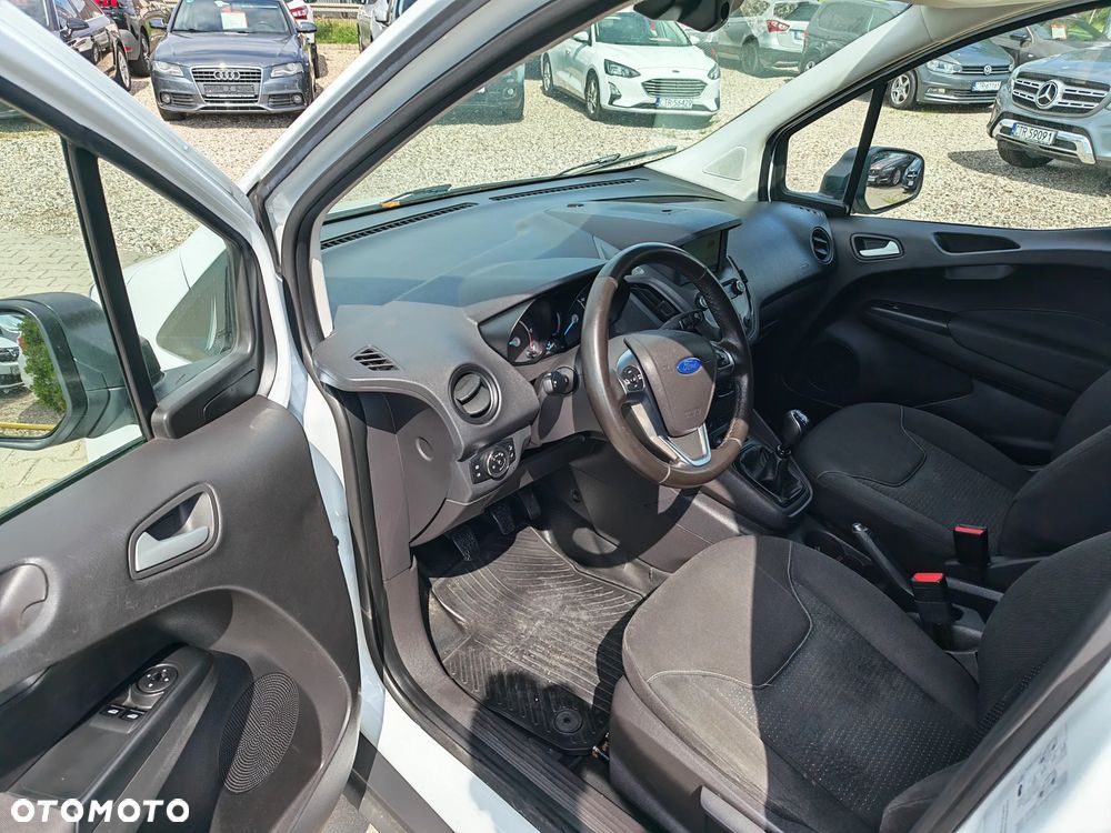 Ford Transit Courier - 14