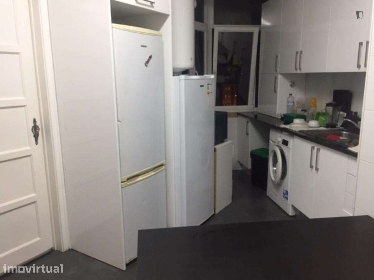 Quarto - localizado em Campo Grande Lisbon - Grande imagem: 5/11