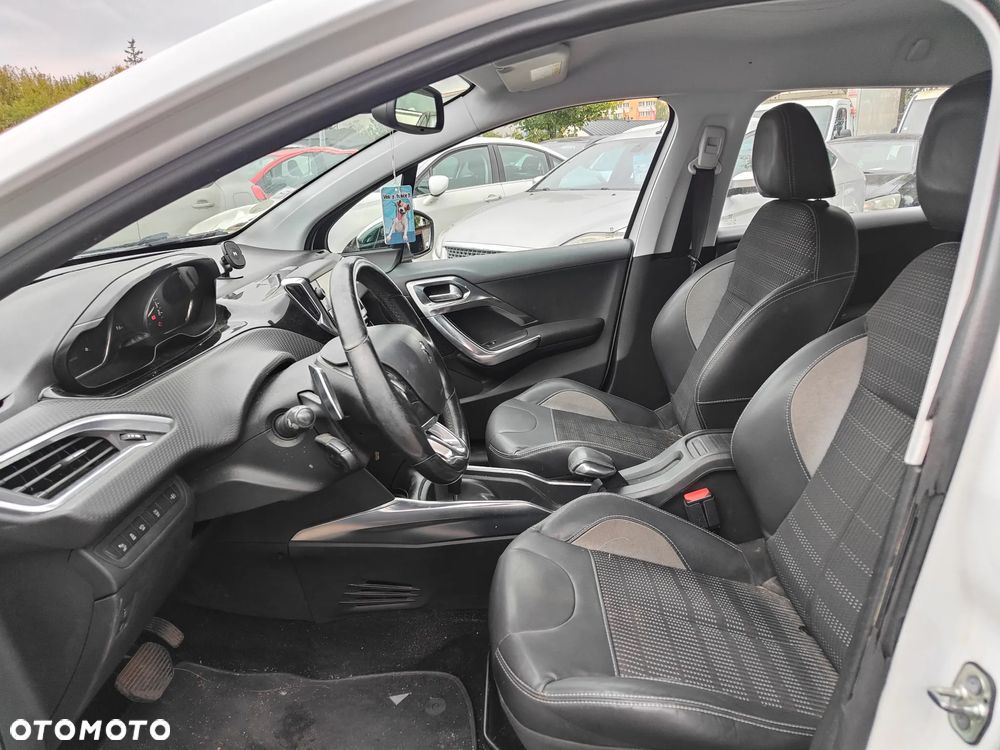 Peugeot 2008 - 13