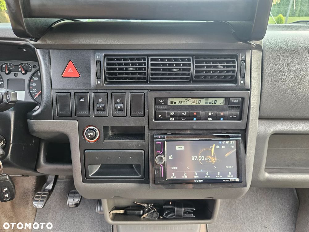 Volkswagen Multivan - 21