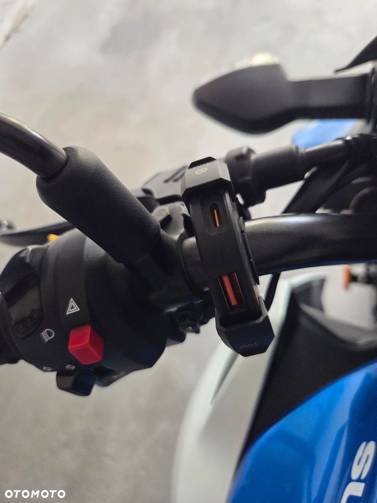 Suzuki GSX - 6