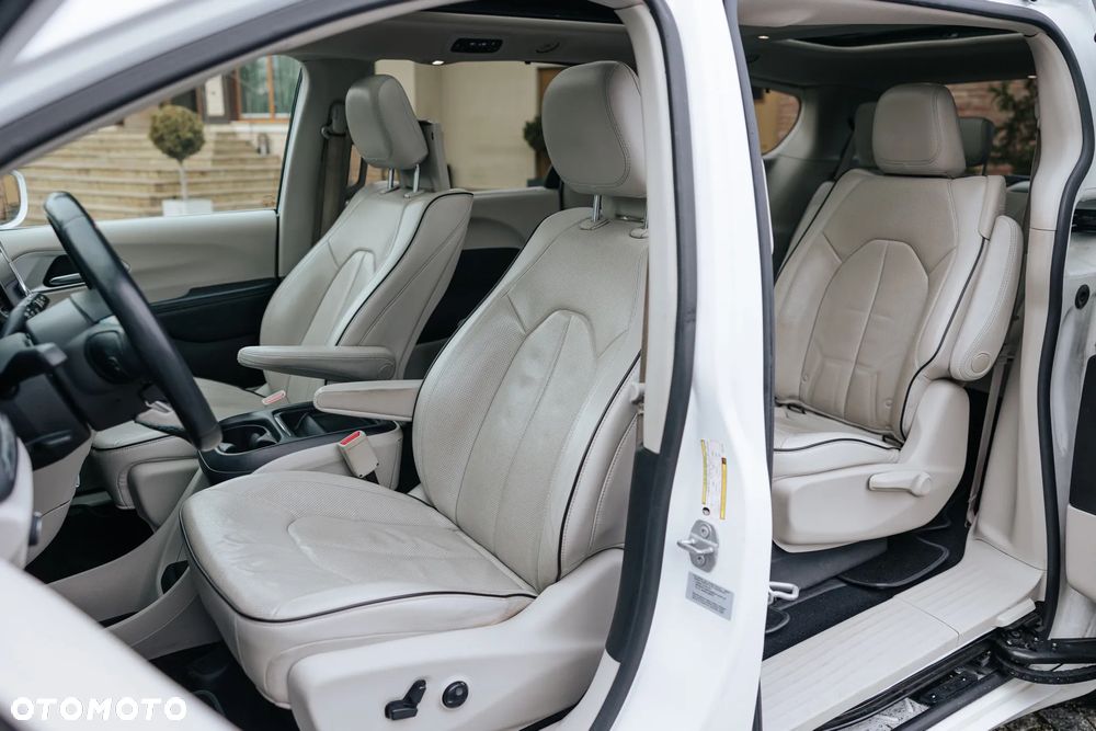 Chrysler Pacifica - 22