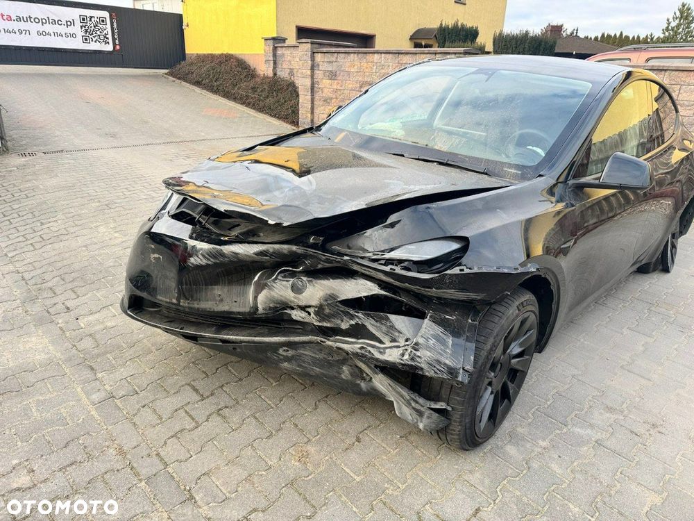 Tesla Y - 7