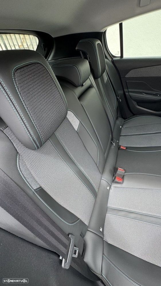 Peugeot e-308 54 kWh Allure - 11