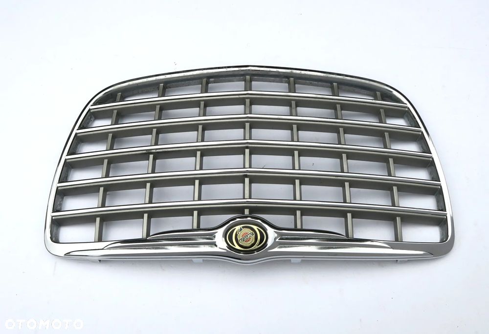 CHRYSLER 300C 2004 - 2010 atrapa GRILL CHROM LOGO 300 C ORYGINAŁ OE - 2
