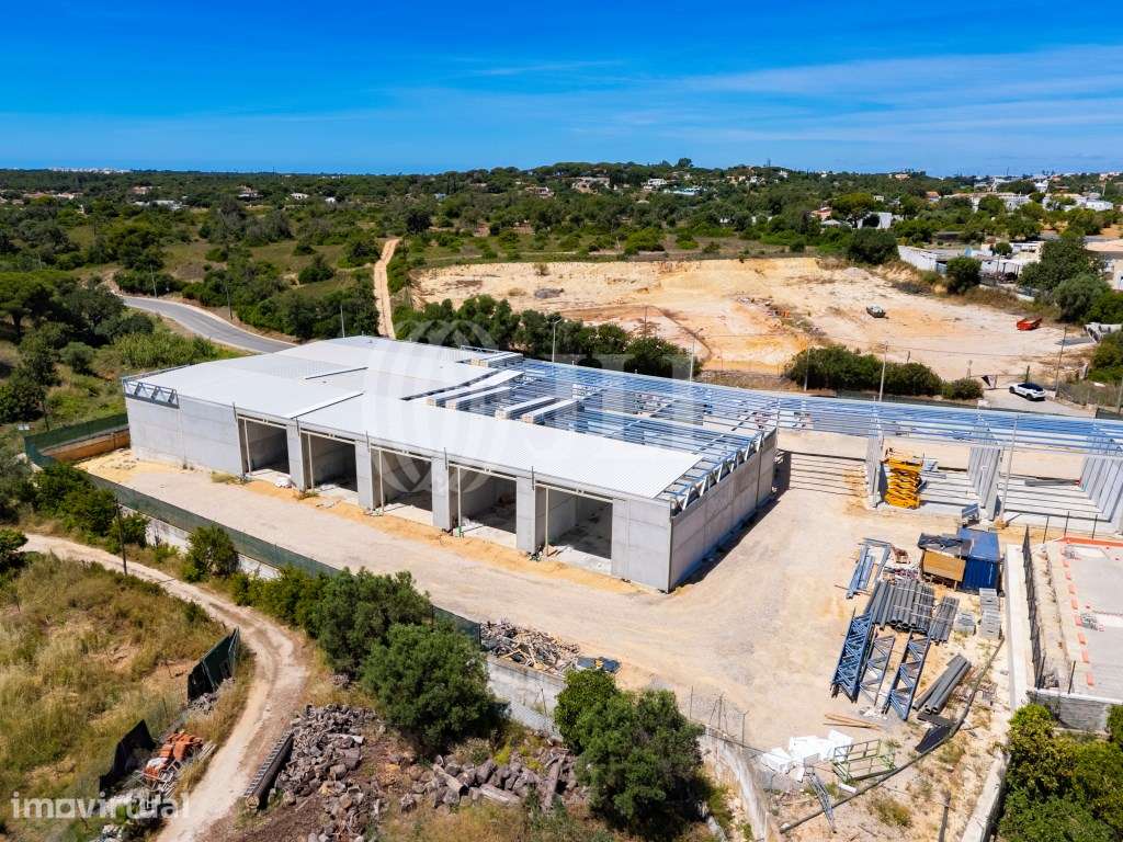Armazém no Centro Empresarial, em Almancil Algarve - Grande imagem: 2/27