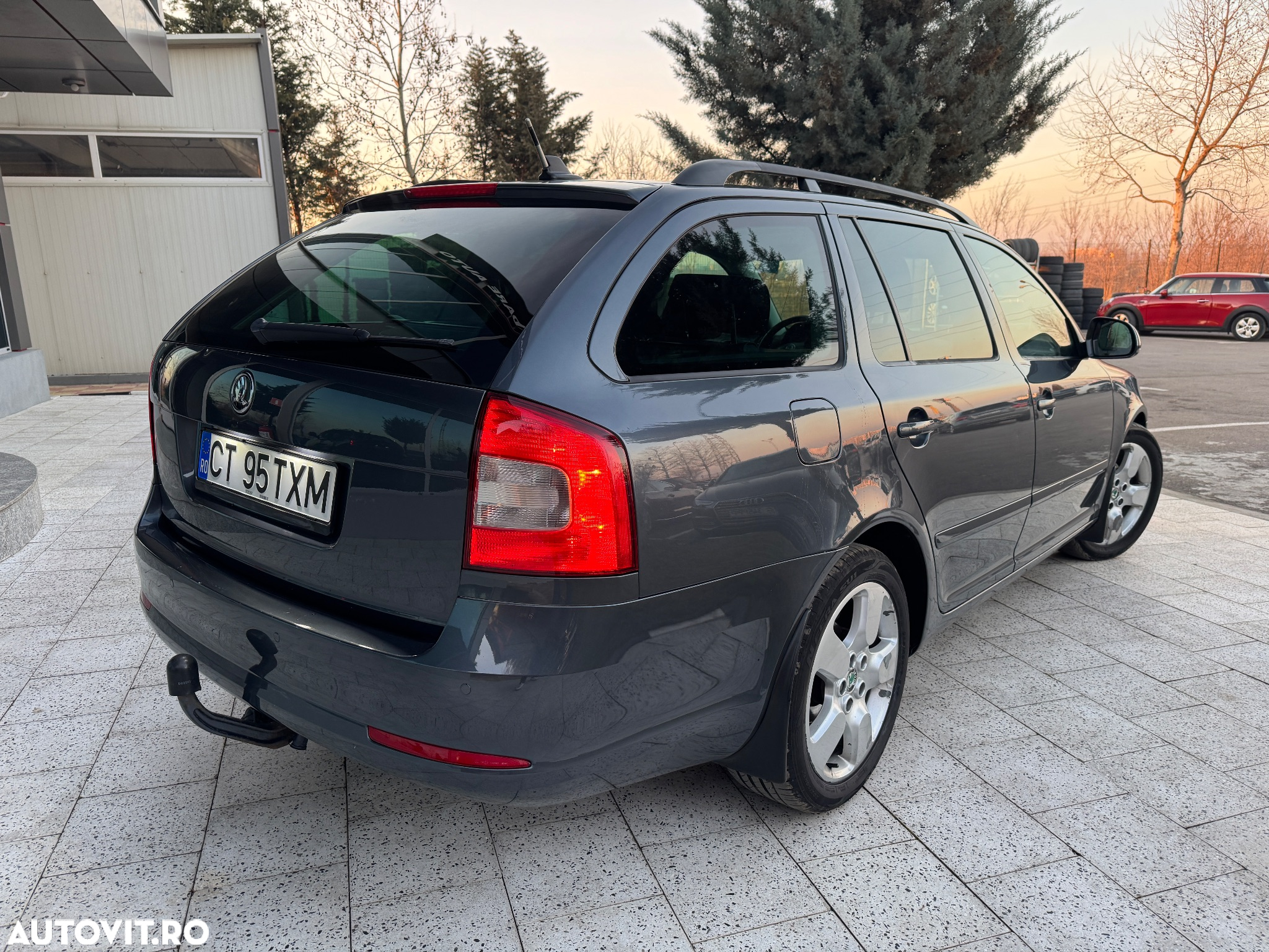 Skoda Octavia 1.6 TDI Ambiente DSG - 2