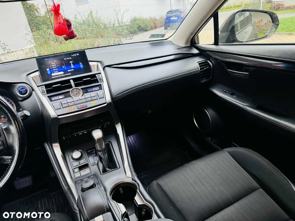 Lexus NX 300h Elite 2WD - 23