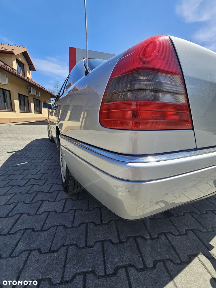 Mercedes-Benz Klasa C 180 Elegance - 4