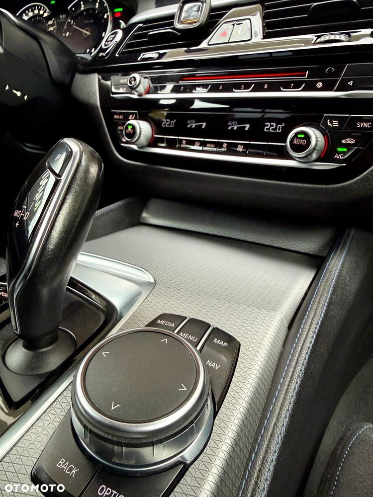 BMW Seria 5 520d xDrive Sport Line sport - 32