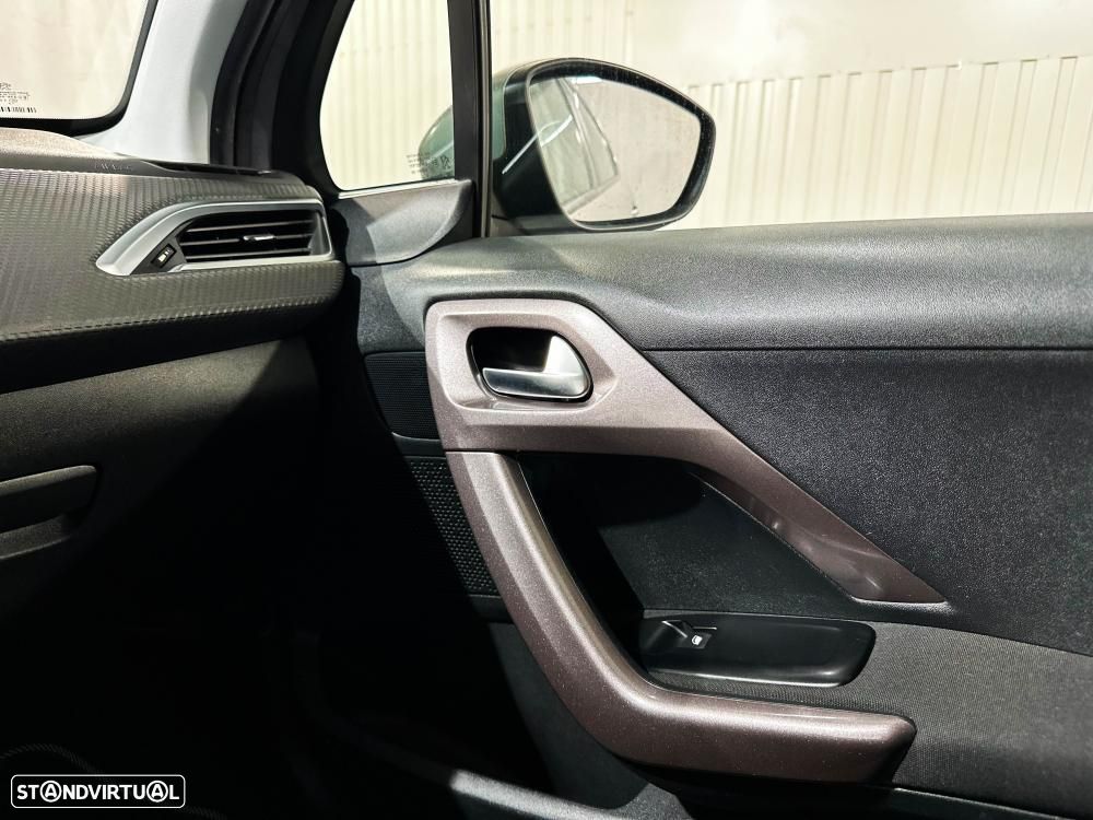 Peugeot 2008 1.6 e-HDi Allure 2-Tronic - 31
