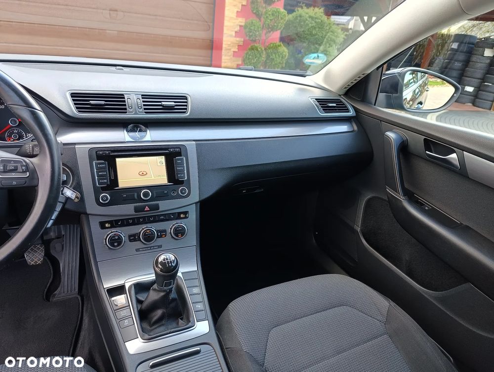 Volkswagen Passat 2.0 Blue TDI SCR Trendline - 32