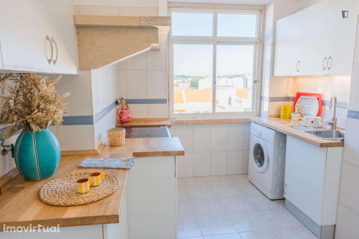 Quarto - localizado em Roma-Areeiro Lisbon - Grande imagem: 3/11