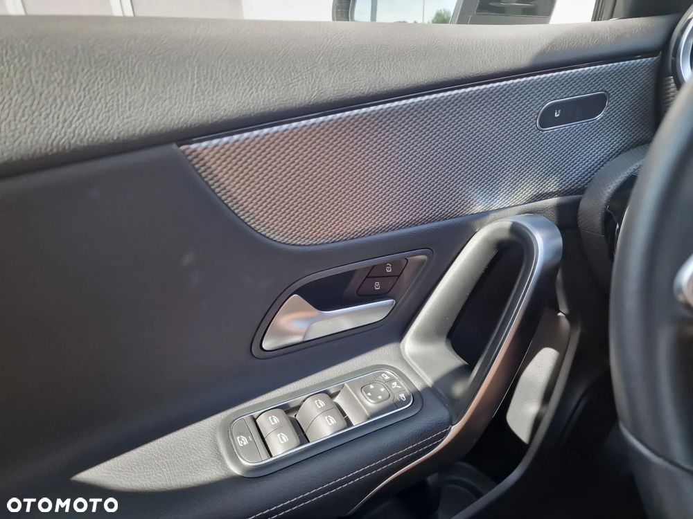 Mercedes-Benz Klasa A 200 d Progressive 8G-DCT - 19