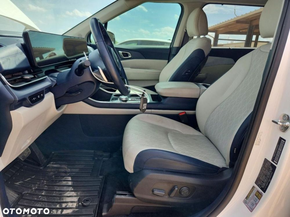 Kia Carnival - 7