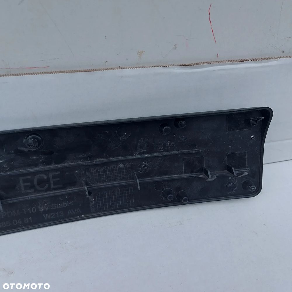 PODKLADKA POD TABLICE REJESTRACYJNA MERCEDES E W213 ORYGINAL DEMONTAZ 2138850481 - 3