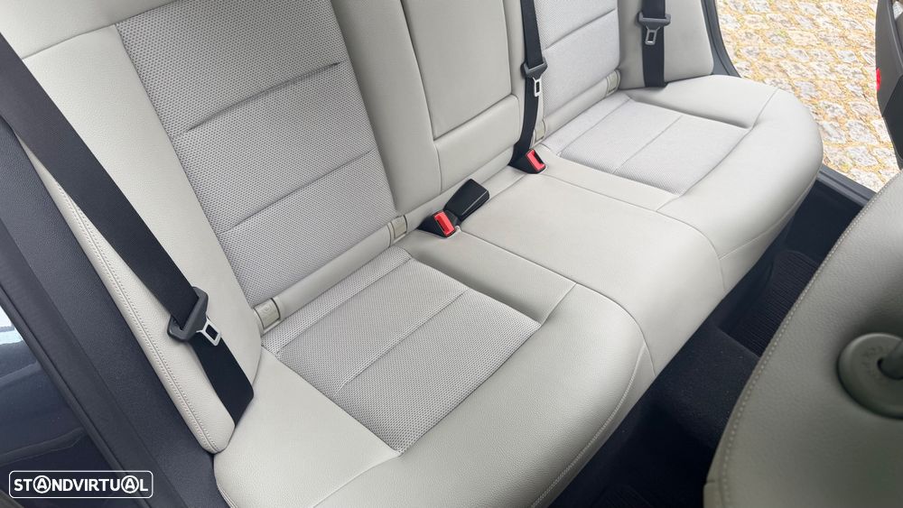 Mercedes-Benz E 220 CDi Avantgarde BlueEfficiency Auto - 17