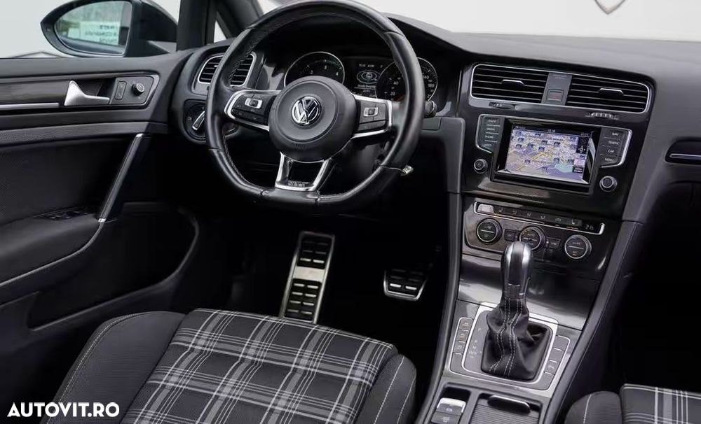 Volkswagen Golf - 16