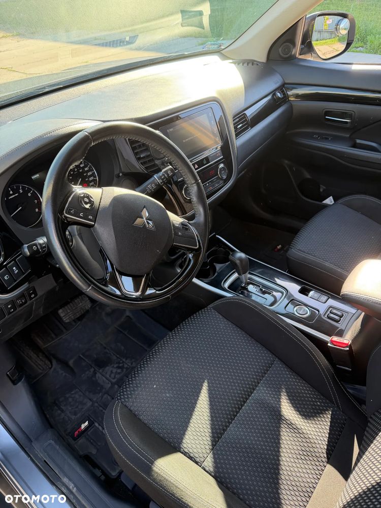 Mitsubishi Outlander - 10