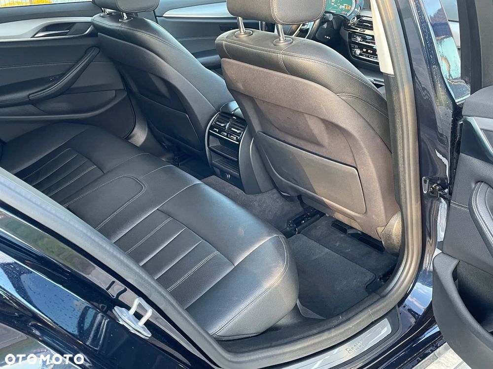 BMW Seria 5 520d xDrive - 11