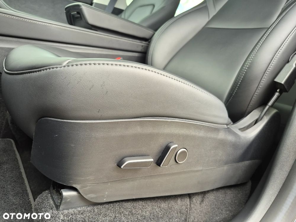 Tesla Model Y RWD - 18