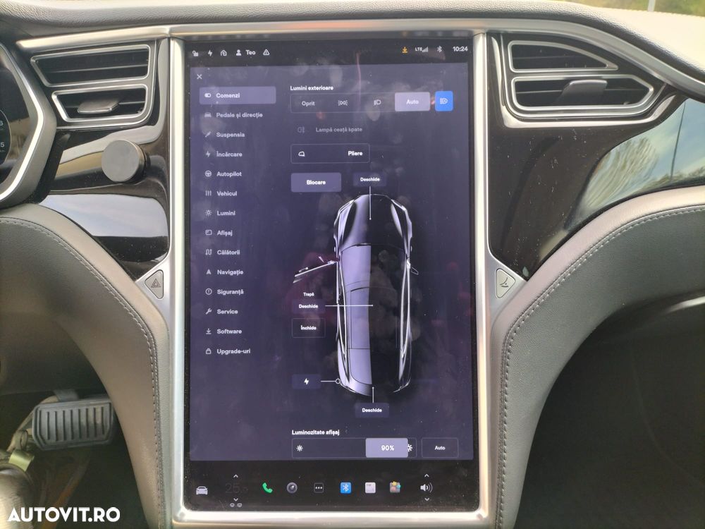 Tesla Model S - 12