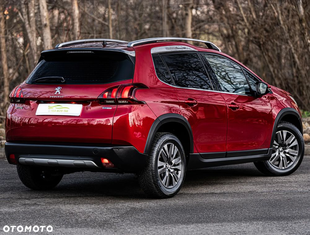 Peugeot 2008 1.2 Pure Tech Allure S&S - 17