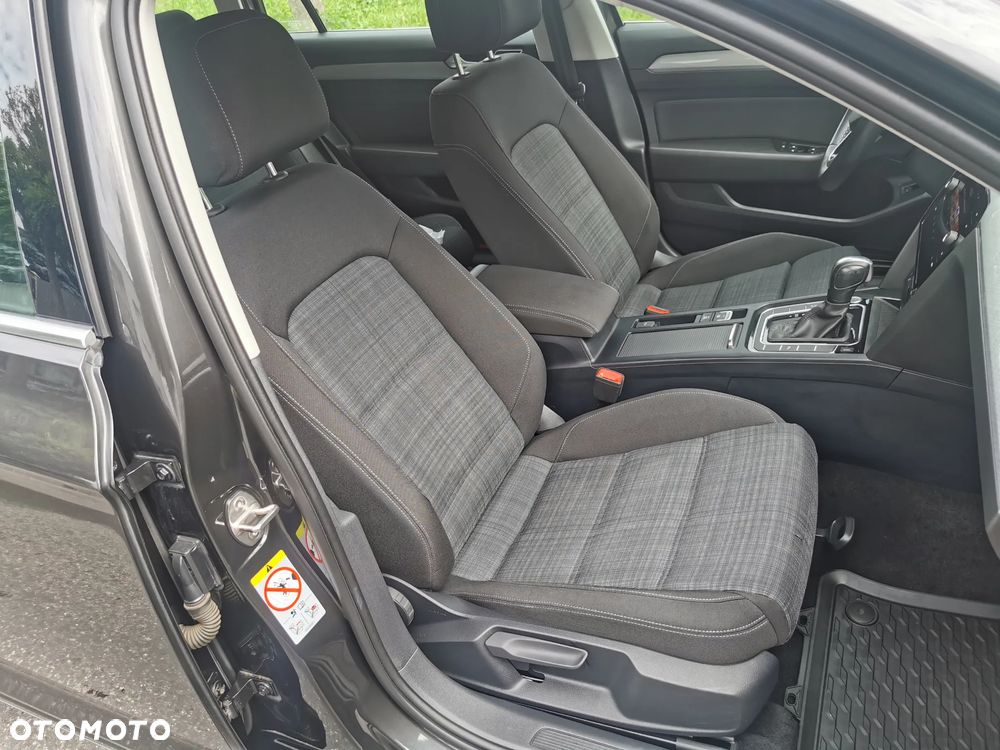 Volkswagen Passat 2.0 TDI EVO Elegance DSG - 9