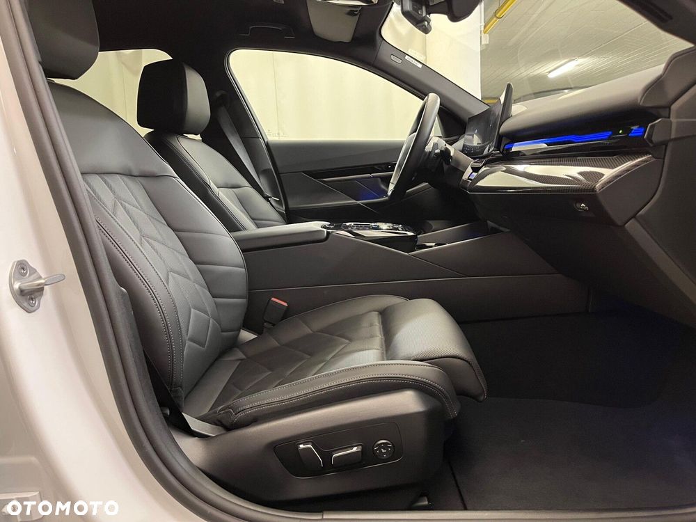 BMW Seria 5 520i mHEV M Sport - 37