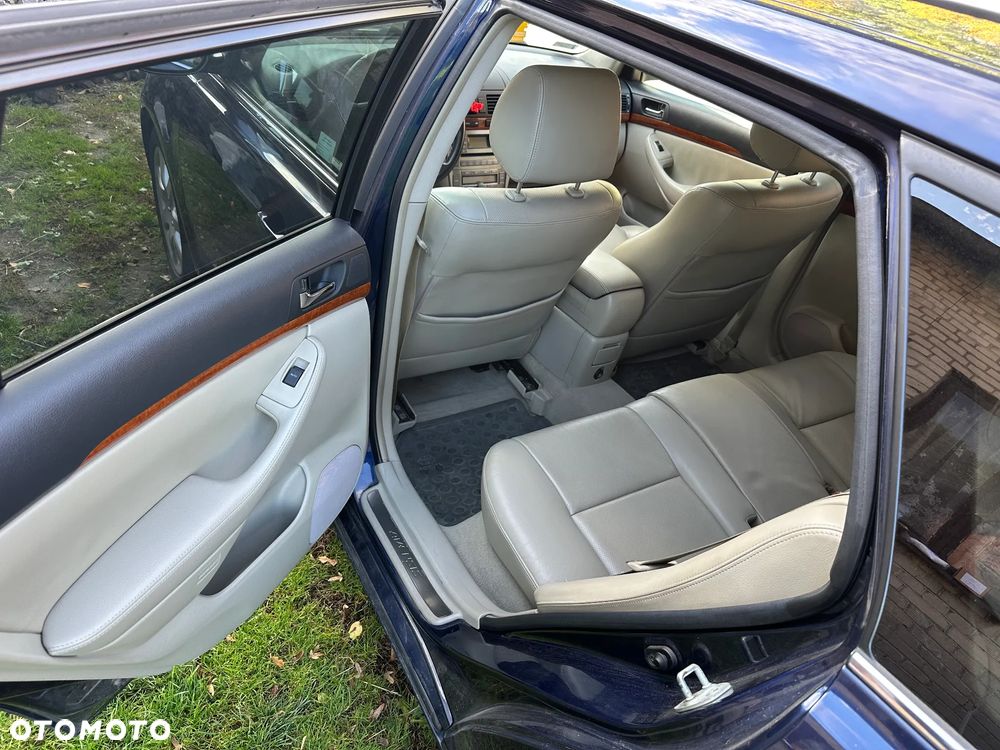 Toyota Avensis - 15