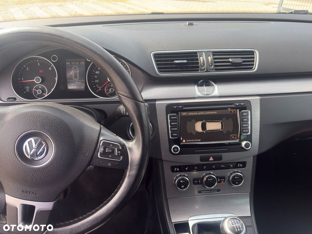 Volkswagen Passat 2.0 TDI 4Motion BlueMotion Technol Comfortline - 20