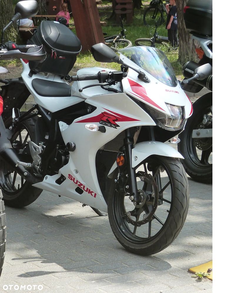 Suzuki GSX-R - 1